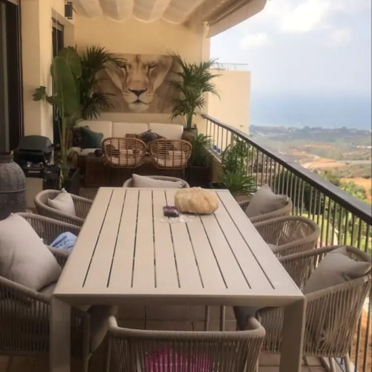 Venta de apartamento en planta media en Los Monteros