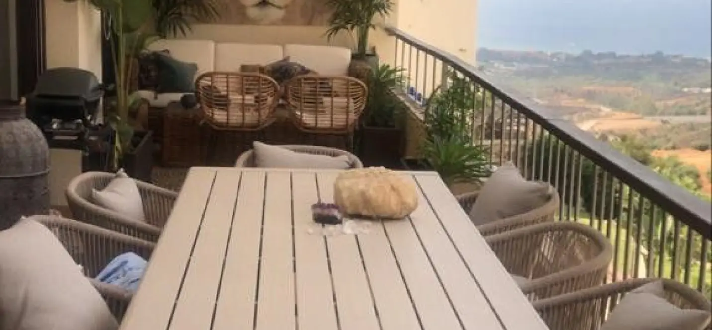Venta de apartamento en planta media en Los Monteros 1