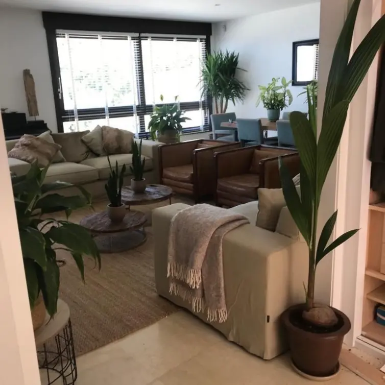 Venta de apartamento en planta media en Los Monteros