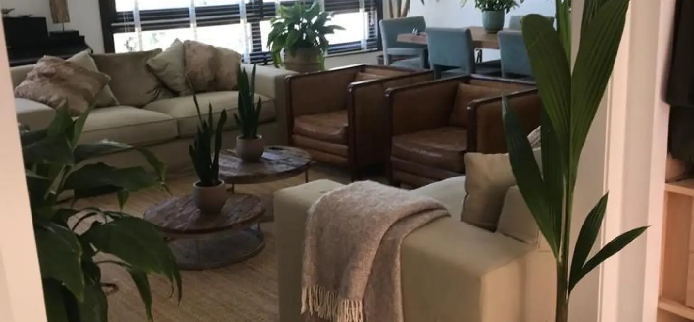 Venta de apartamento en planta media en Los Monteros 2