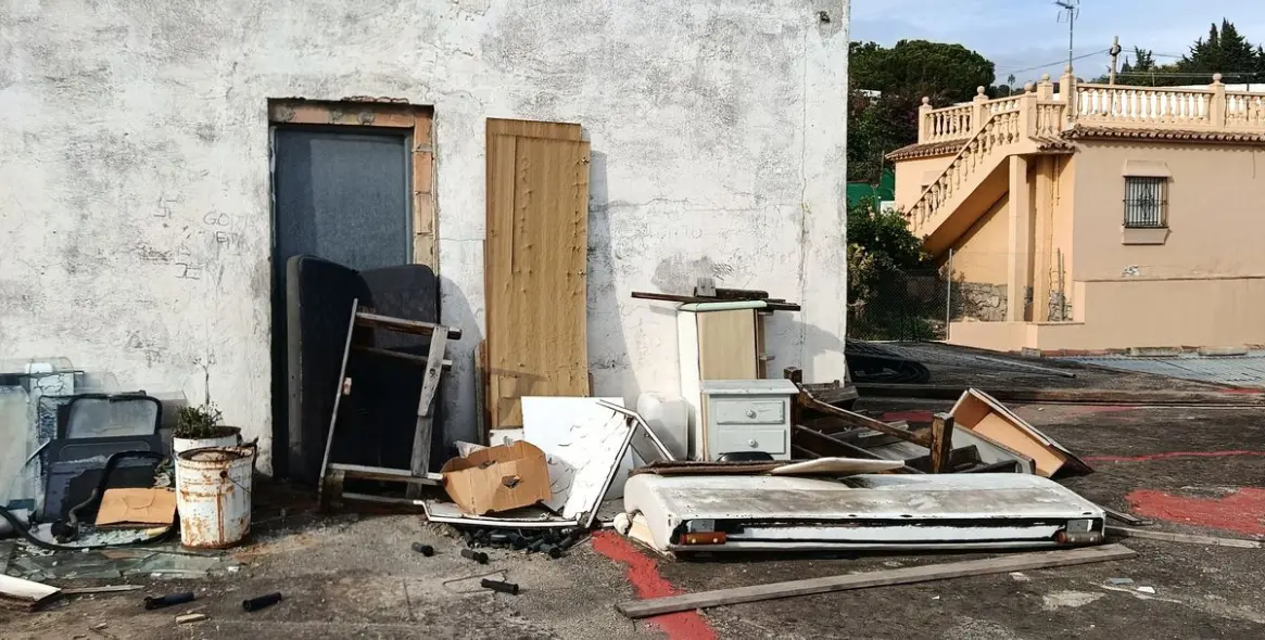 Sale of storage room in Estepona 11