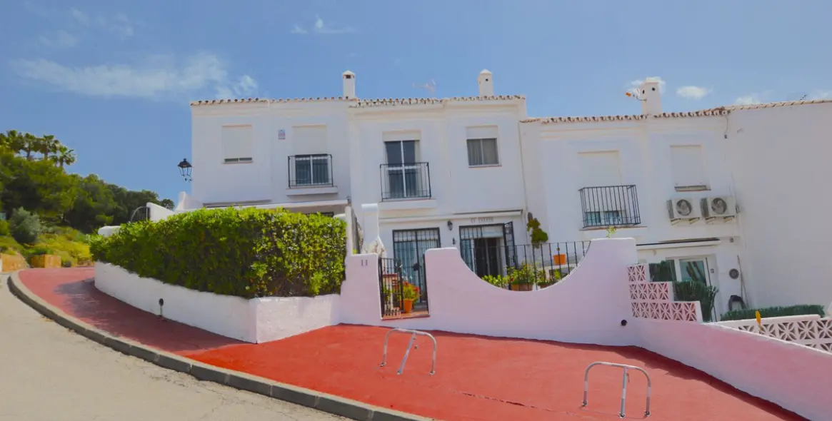 Продажа таунхауса в Altos de los Monteros 1