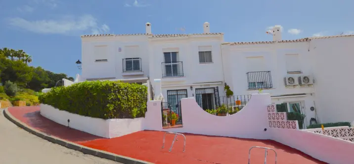 Продажа таунхауса в Altos de los Monteros 0