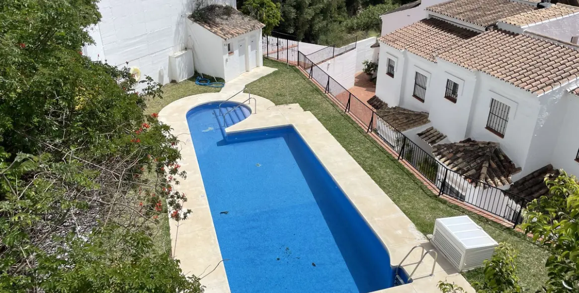 Продажа таунхауса в Altos de los Monteros 19