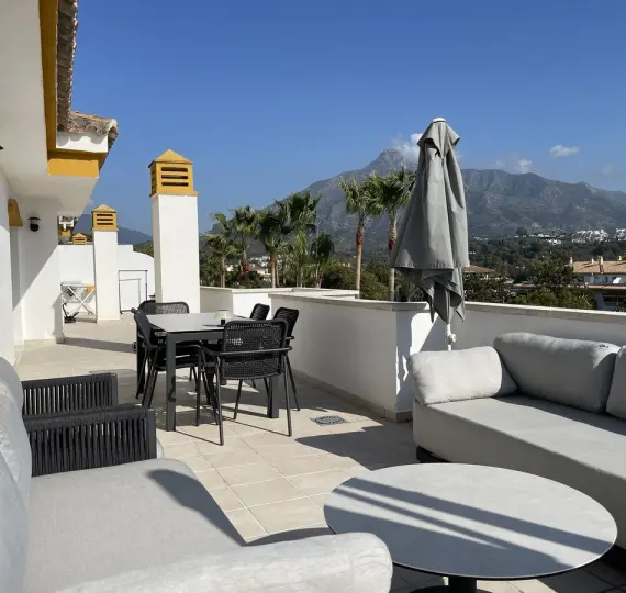 Sale of penthouse in Nueva Andalucía