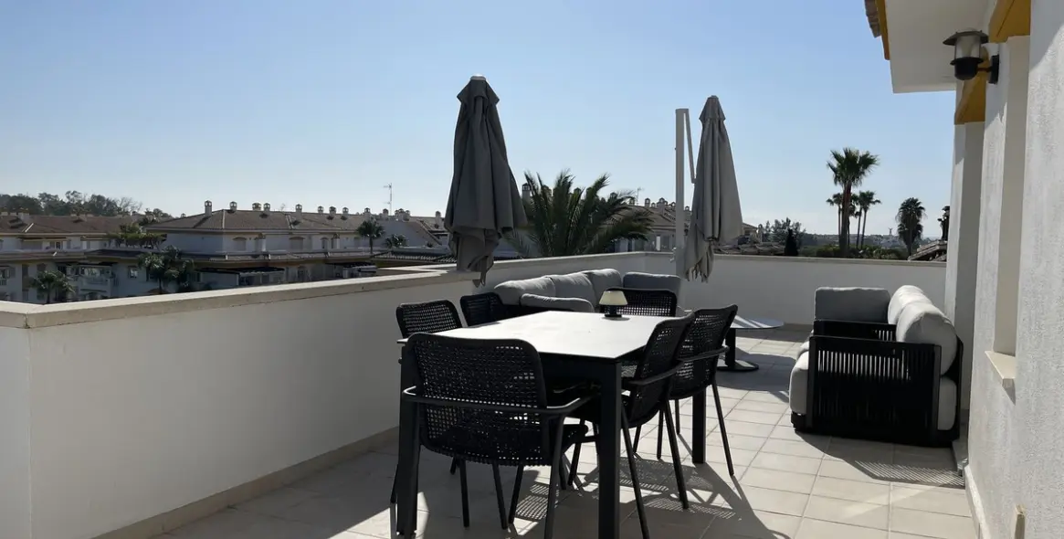 Sale of penthouse in Nueva Andalucía 3