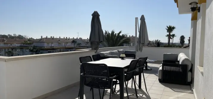 Sale of penthouse in Nueva Andalucía 2