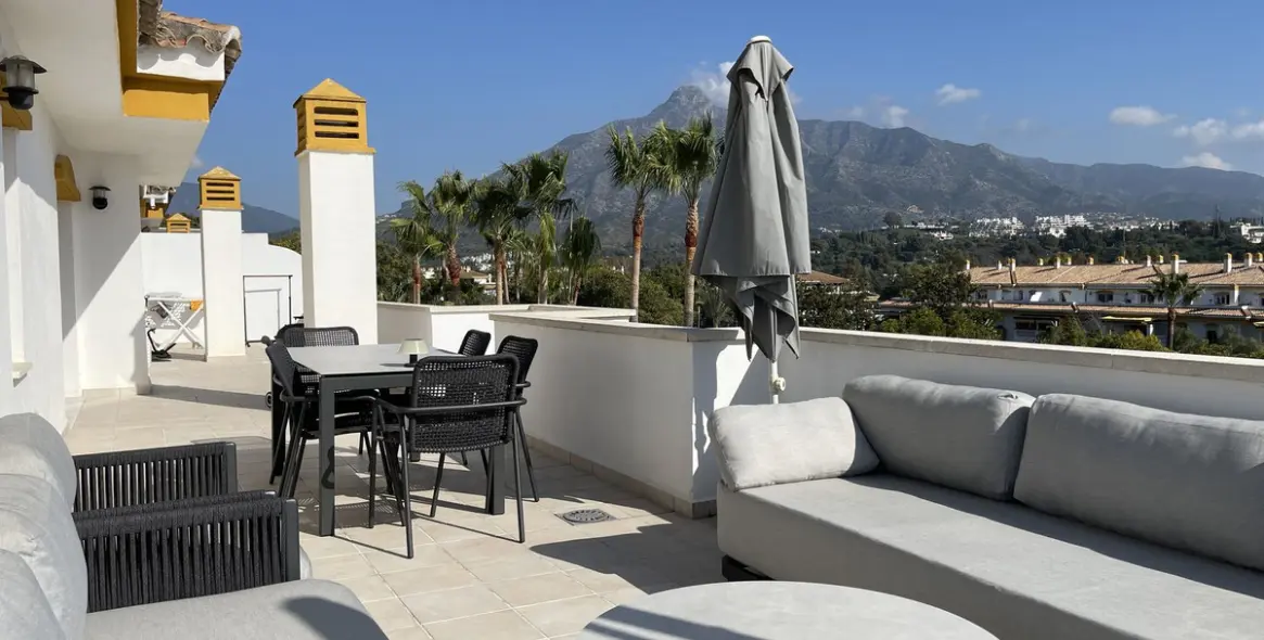Sale of penthouse in Nueva Andalucía 5