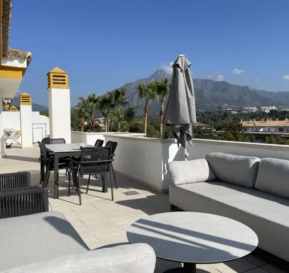 Sale of penthouse in Nueva Andalucía