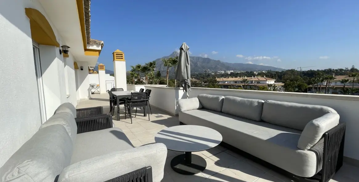 Sale of penthouse in Nueva Andalucía 7