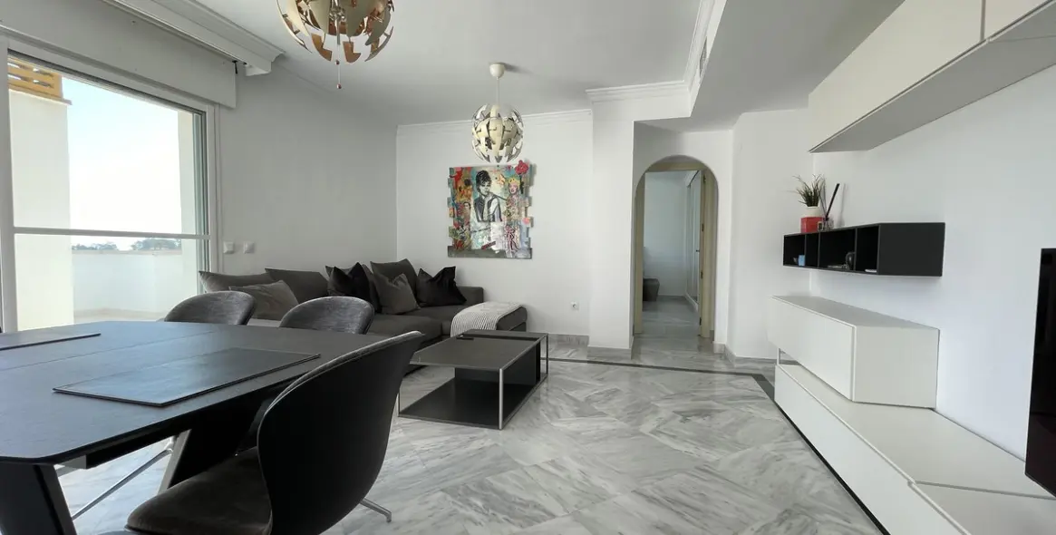 Sale of penthouse in Nueva Andalucía 11