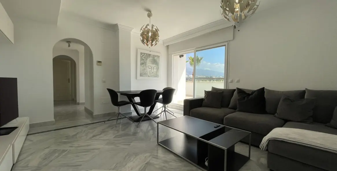 Sale of penthouse in Nueva Andalucía 13