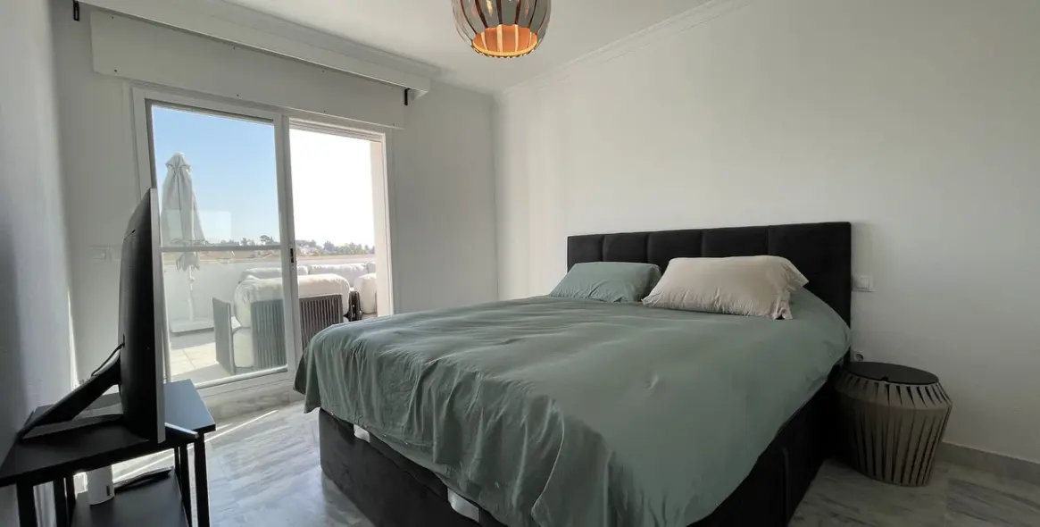 Sale of penthouse in Nueva Andalucía 18