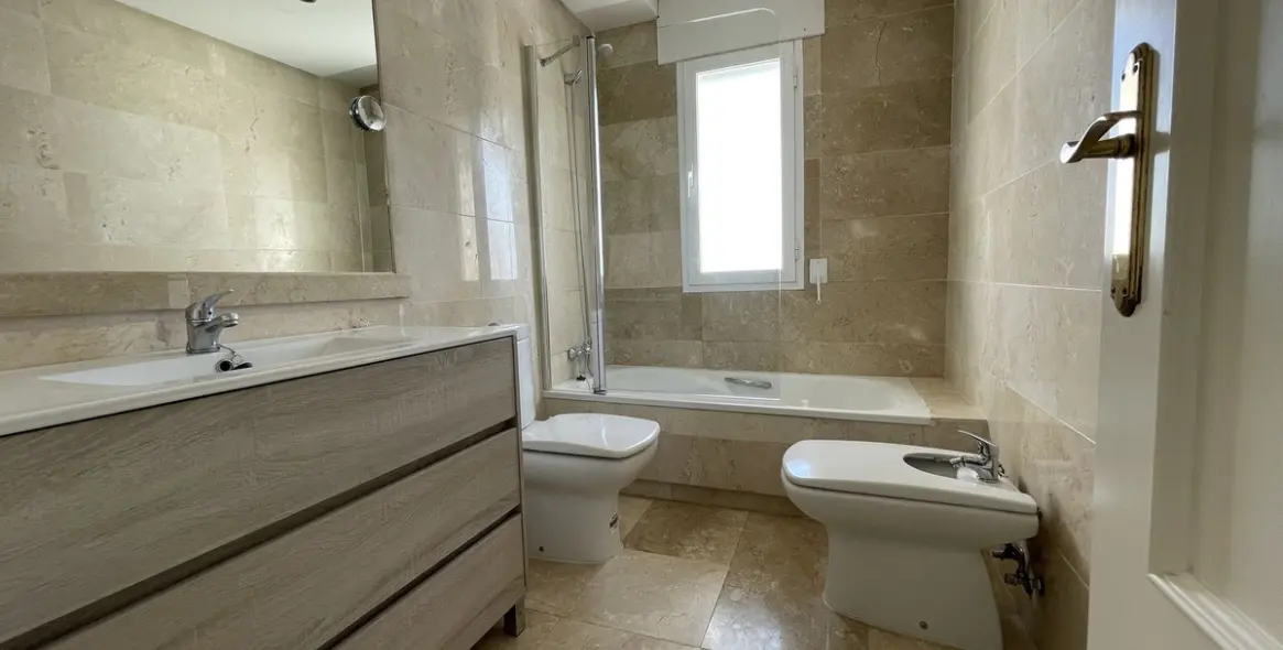 Sale of penthouse in Nueva Andalucía 19