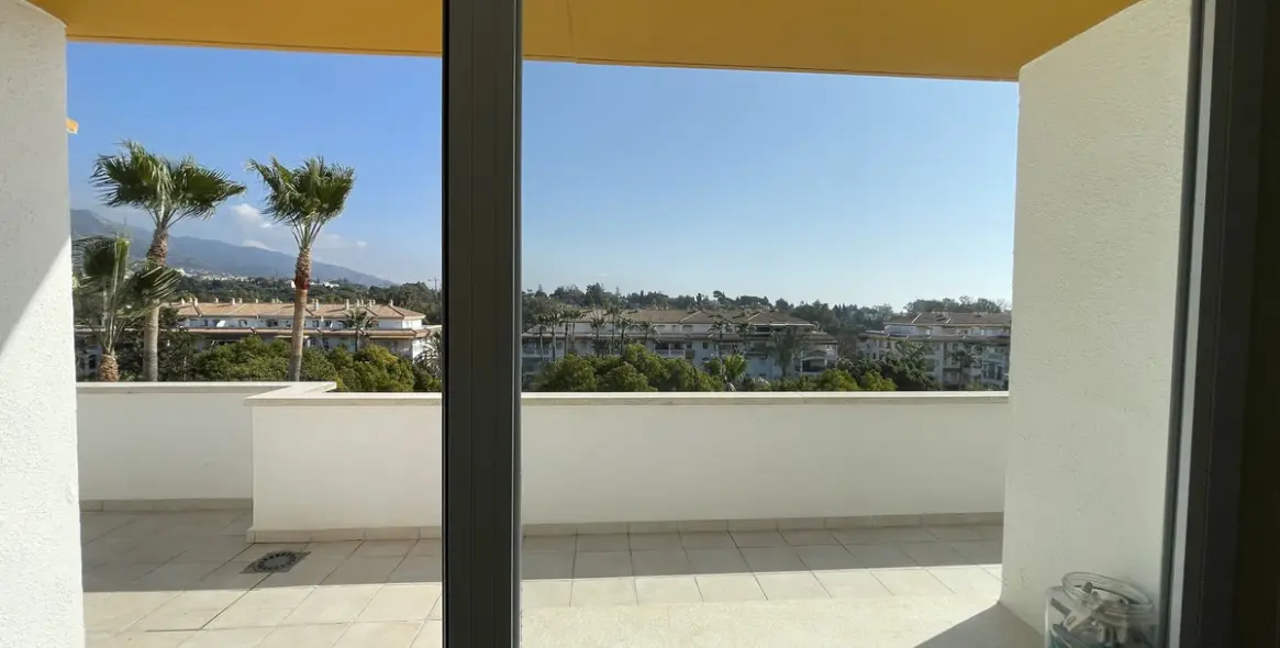 Sale of penthouse in Nueva Andalucía 20