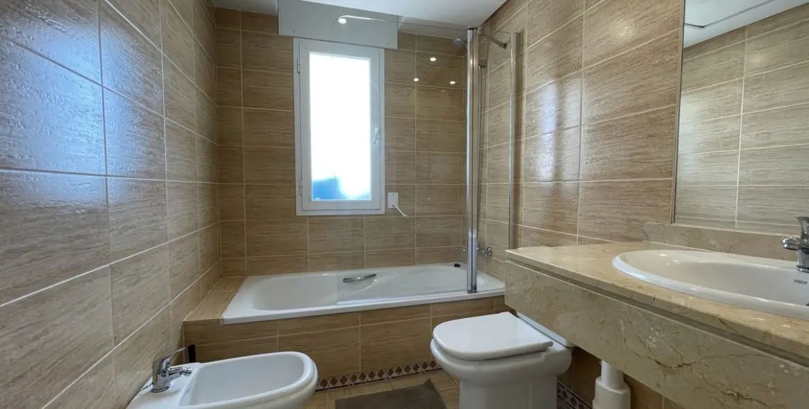 Sale of penthouse in Nueva Andalucía 23