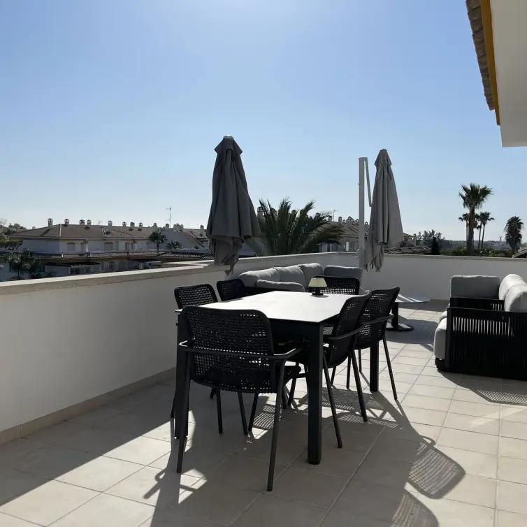 Sale of penthouse in Nueva Andalucía