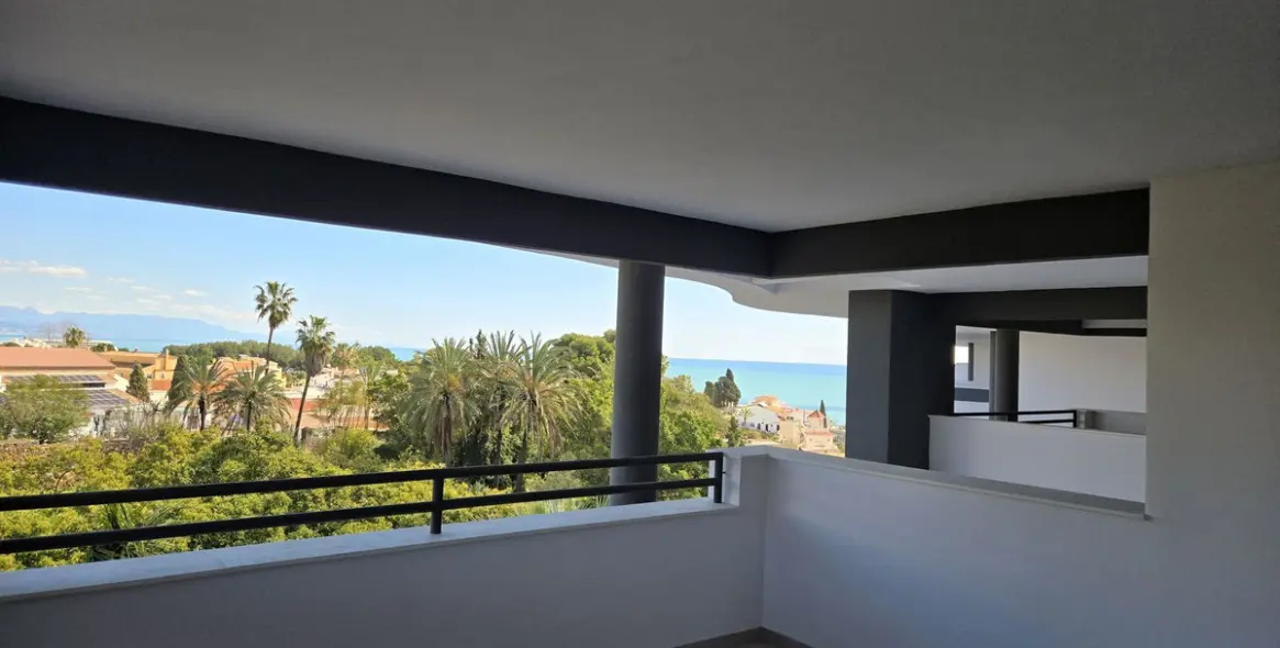 Sale of middle floor apartment in Torremolinos 2