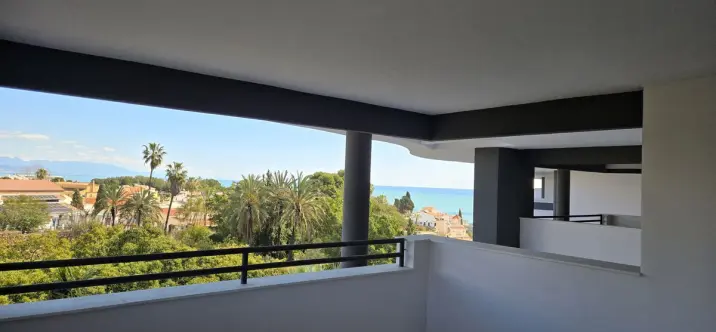 Venta de apartamento en planta media en Torremolinos 1