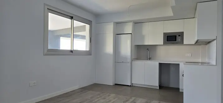 Venta de apartamento en planta media en Torremolinos 2