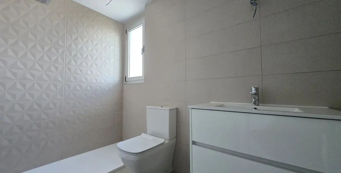 Sale of middle floor apartment in Torremolinos 4