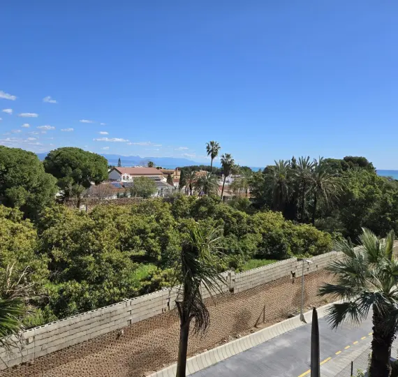 Venta de apartamento en planta media en Torremolinos