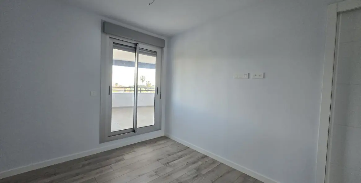 Sale of middle floor apartment in Torremolinos 12