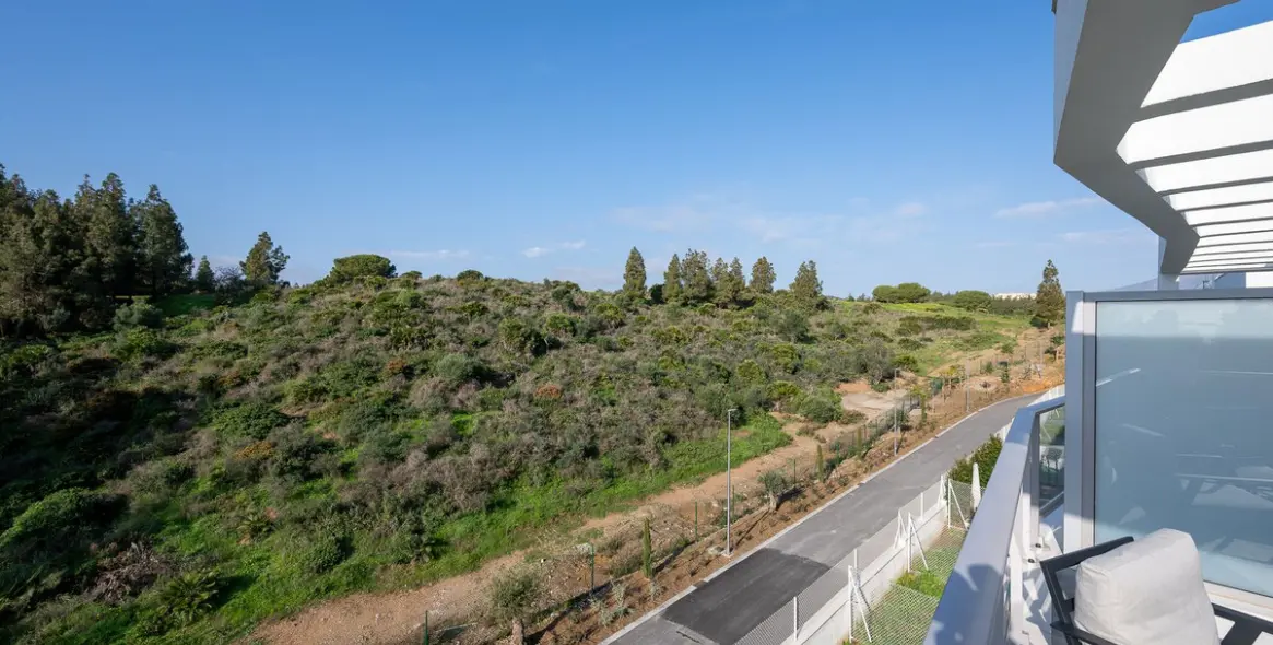 Venta de apartamento en planta media en El Chaparral 17