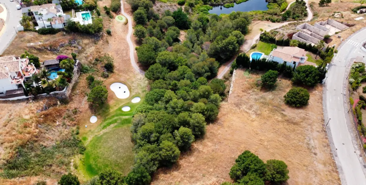 Продажа  жилого участка в Estepona (район Selwo) 3