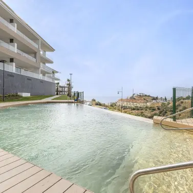 Sale of middle floor apartment in Fuengirola