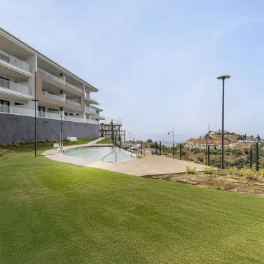 Sale of middle floor apartment in Fuengirola