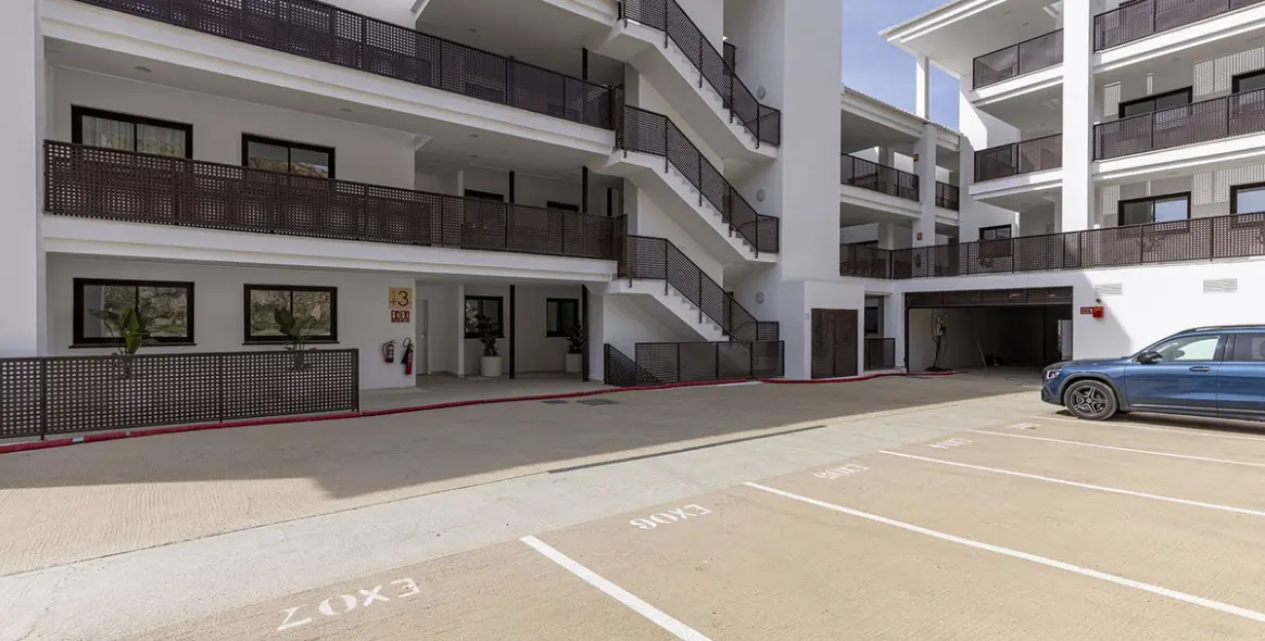 Sale of middle floor apartment in Fuengirola 18