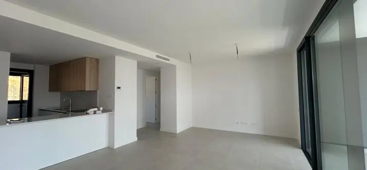 Sale of middle floor apartment in Estepona 3