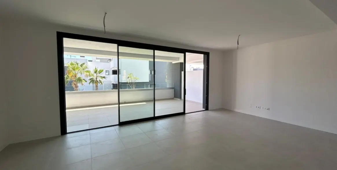 Sale of middle floor apartment in Estepona 5
