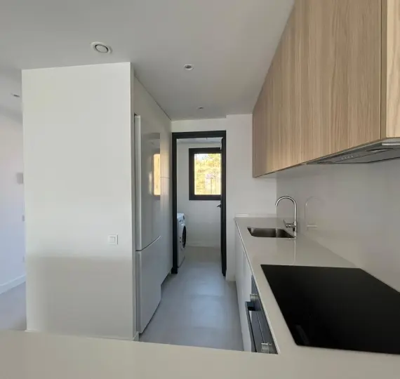 Sale of middle floor apartment in Estepona