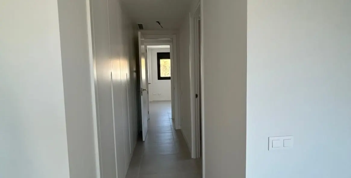 Sale of middle floor apartment in Estepona 8