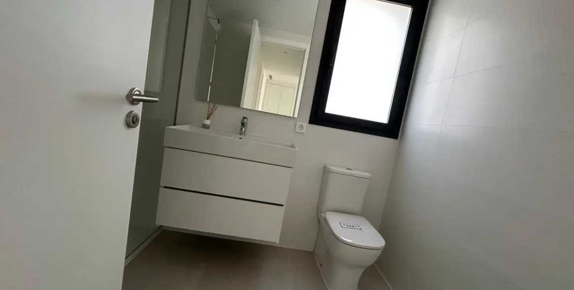 Sale of middle floor apartment in Estepona 9