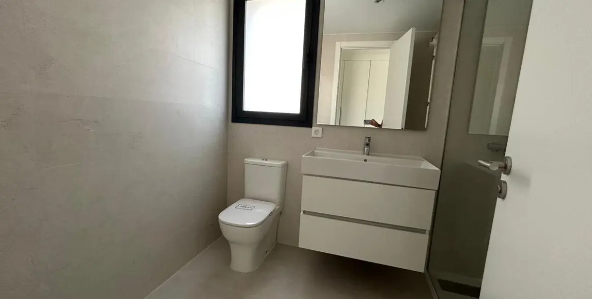 Sale of middle floor apartment in Estepona 10