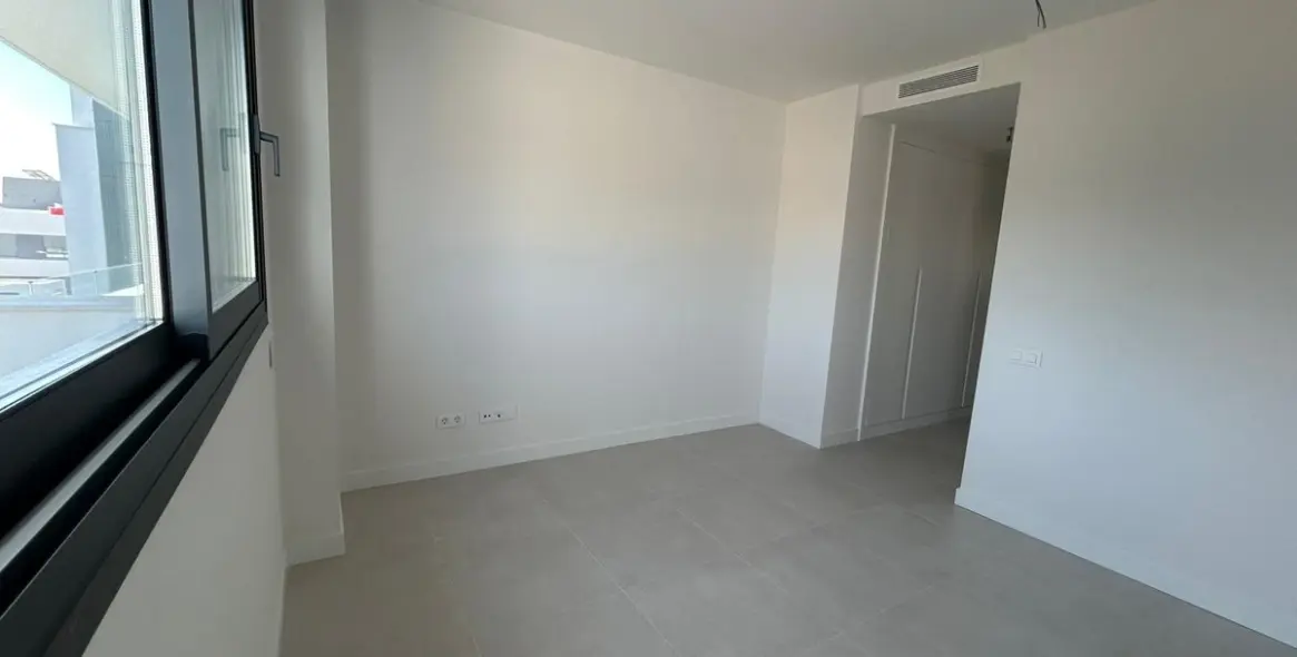 Sale of middle floor apartment in Estepona 12