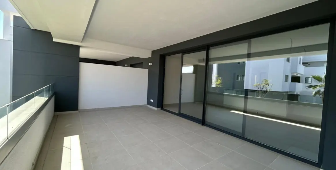 Sale of middle floor apartment in Estepona 16