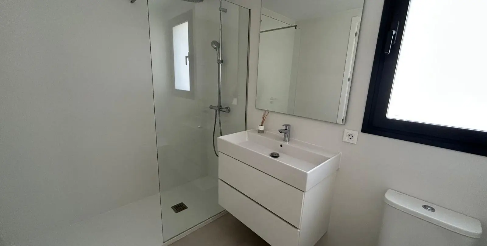 Sale of middle floor apartment in Selwo 11