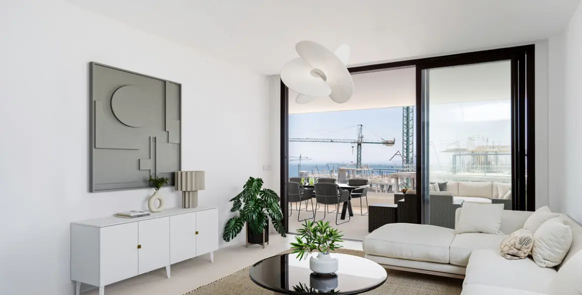 Sale of middle floor apartment in Fuengirola 1