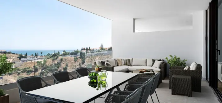 Sale of middle floor apartment in Fuengirola 2