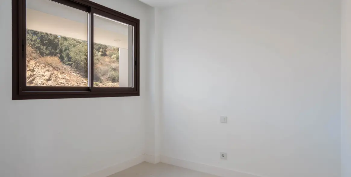 Sale of middle floor apartment in Fuengirola 11
