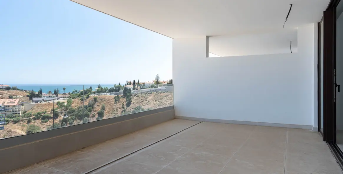 Sale of middle floor apartment in Fuengirola 16