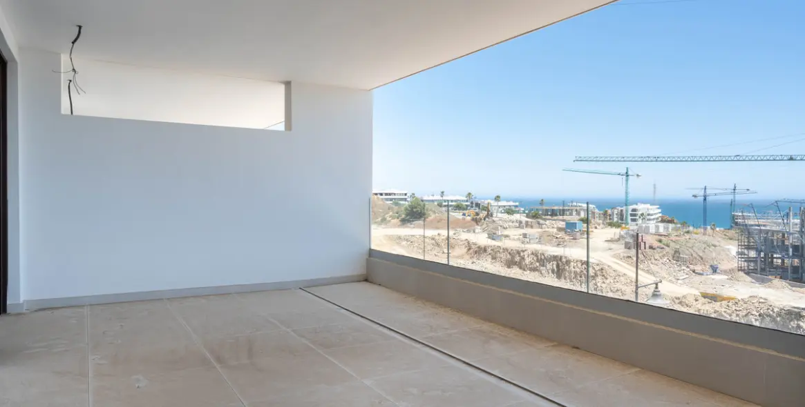 Sale of middle floor apartment in Fuengirola 17