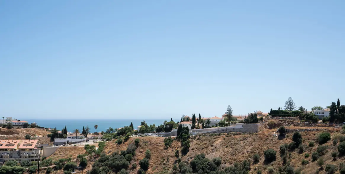 Sale of middle floor apartment in Fuengirola 19