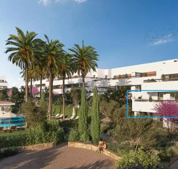 Sale of middle floor apartment in Estepona