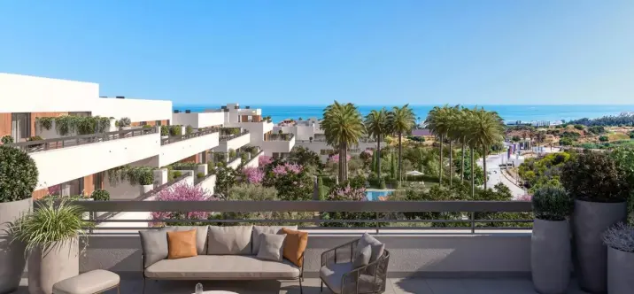 Sale of middle floor apartment in Estepona 2