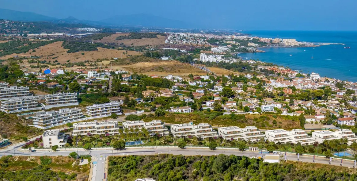 Продажа апартаментов на среднем этаже в Estepona 17